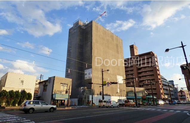 【岡山市北区清輝本町のマンションの建物外観】