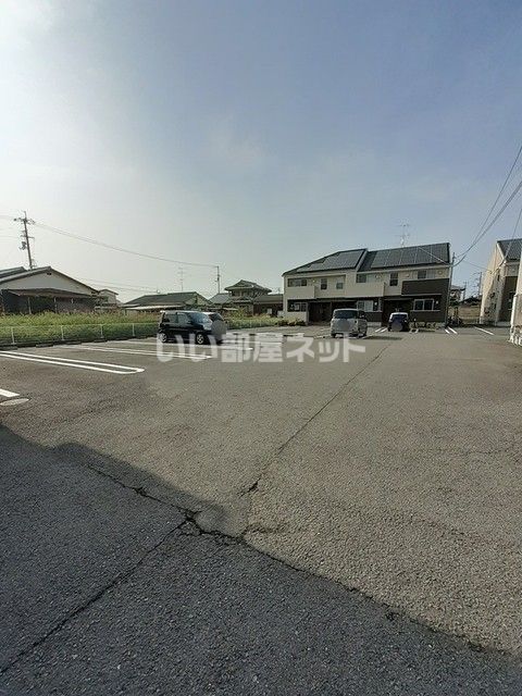 【新居浜市垣生のアパートの駐車場】