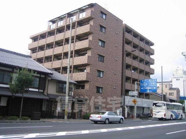 【京都市南区西九条大国町のマンションの建物外観】