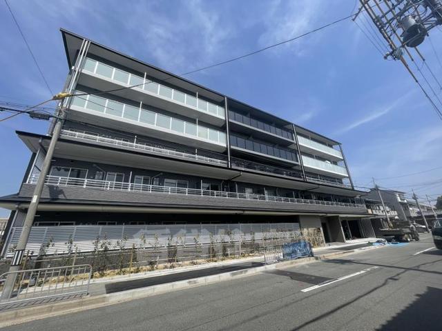 【京都市南区八条寺内町のマンションの建物外観】