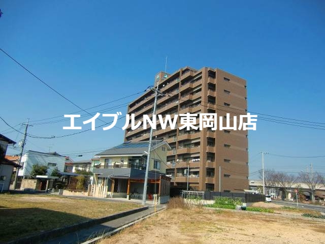 【サーパス百間川けやき通りの建物外観】