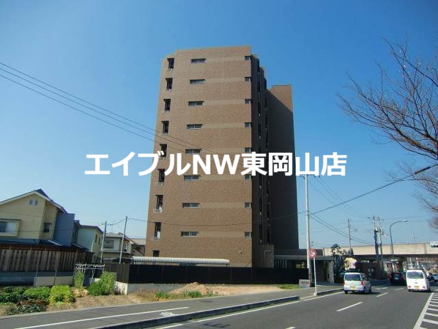 【サーパス百間川けやき通りの建物外観】