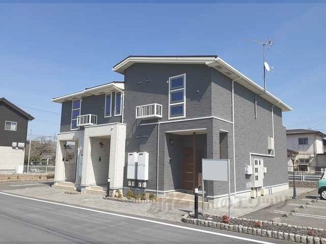 愛知郡愛荘町川久保のアパートの建物外観