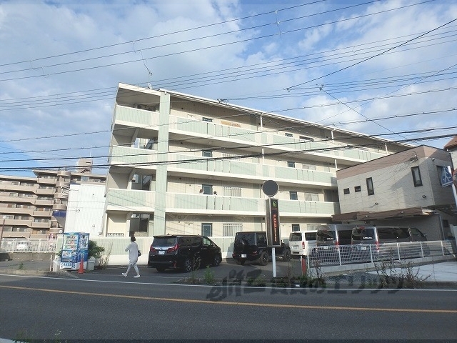 【大津市松山町のマンションの建物外観】