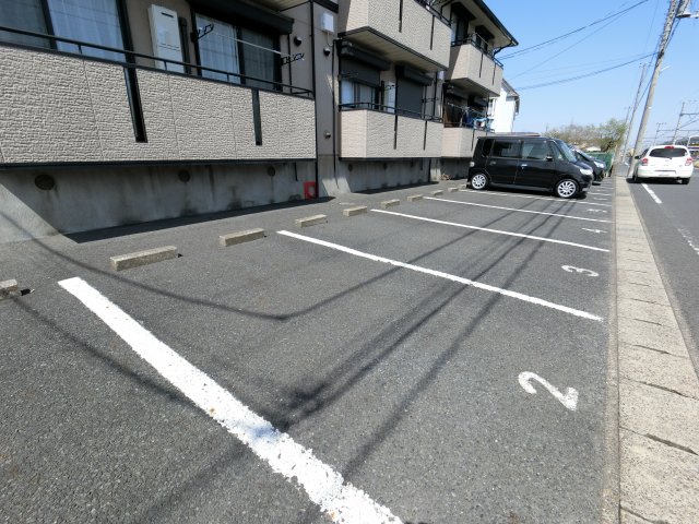 【市原市五所のアパートの駐車場】