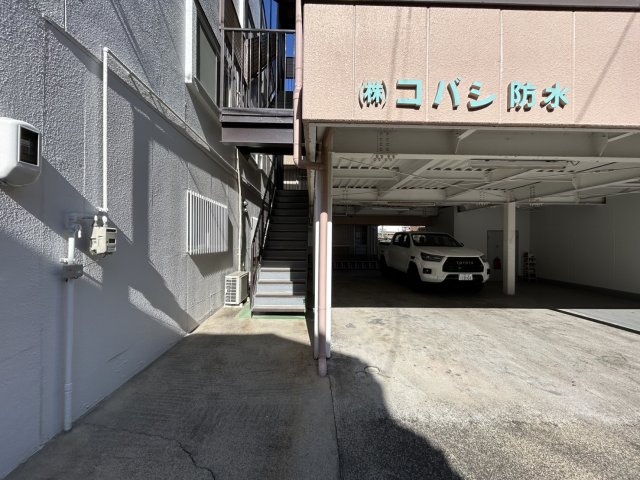 【高槻市中川町のマンションのエントランス】