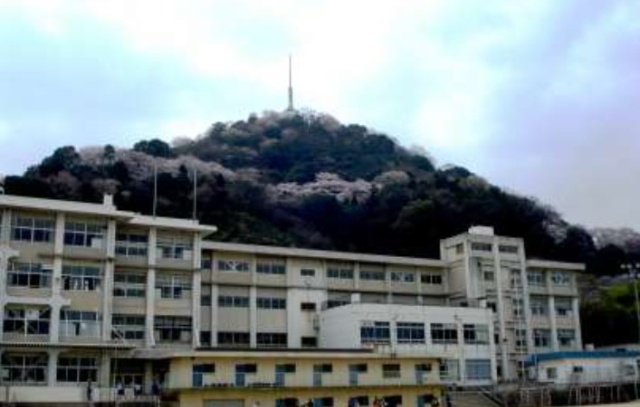 中学校　広島市立仁保中学校（中学校）まで1300m