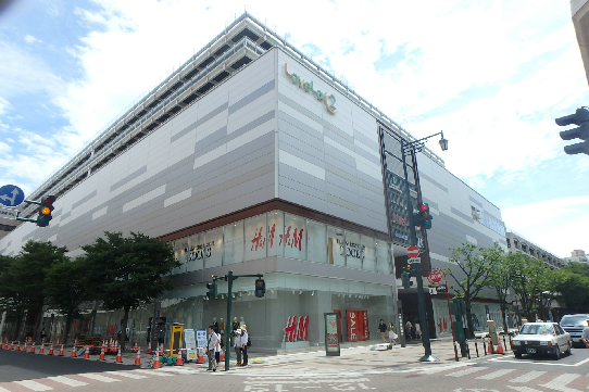 ショッピングセンター　万代シティ（ショッピングセンター）まで132m