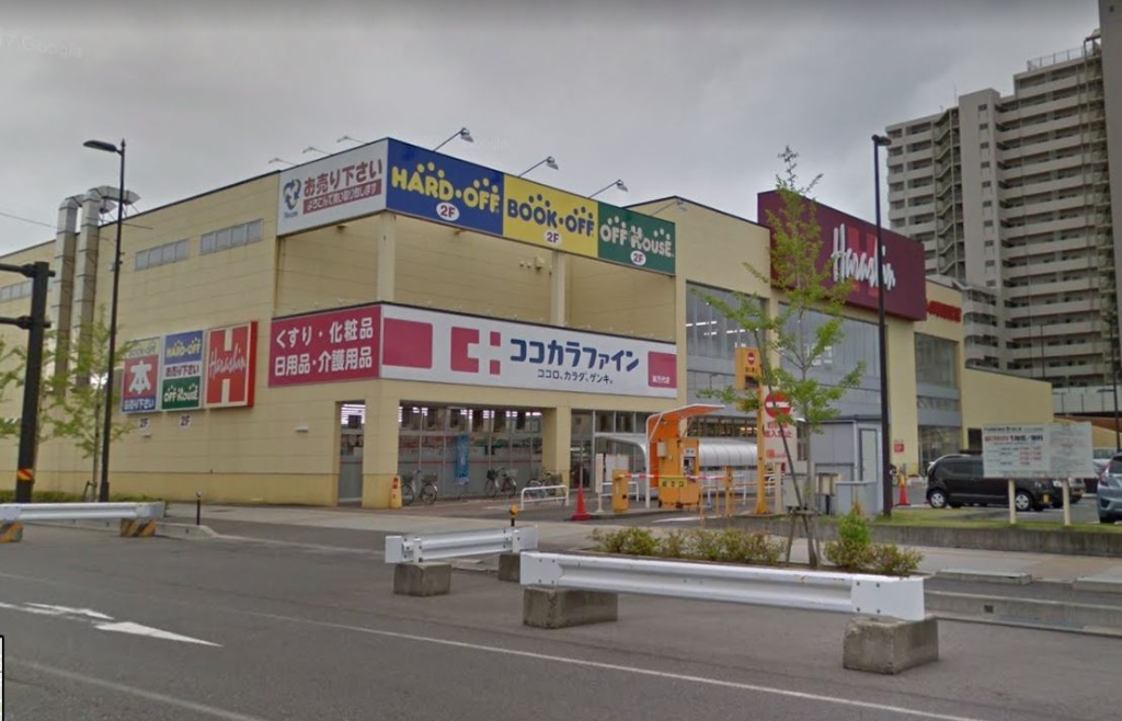 ドラックストア　ココカラファイン 万代店（ドラッグストア）まで454m