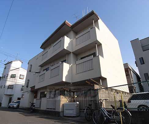 建物外観　白くてキレイな外観