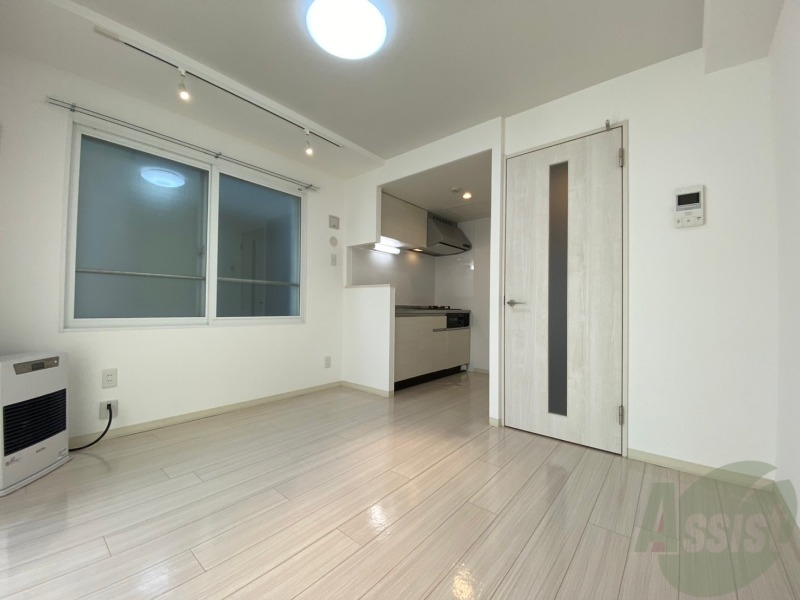 居室・リビング　フローリングと壁のカラーが明るい雰囲気ですね！