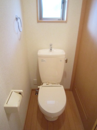 トイレ　トイレにだって窓があります