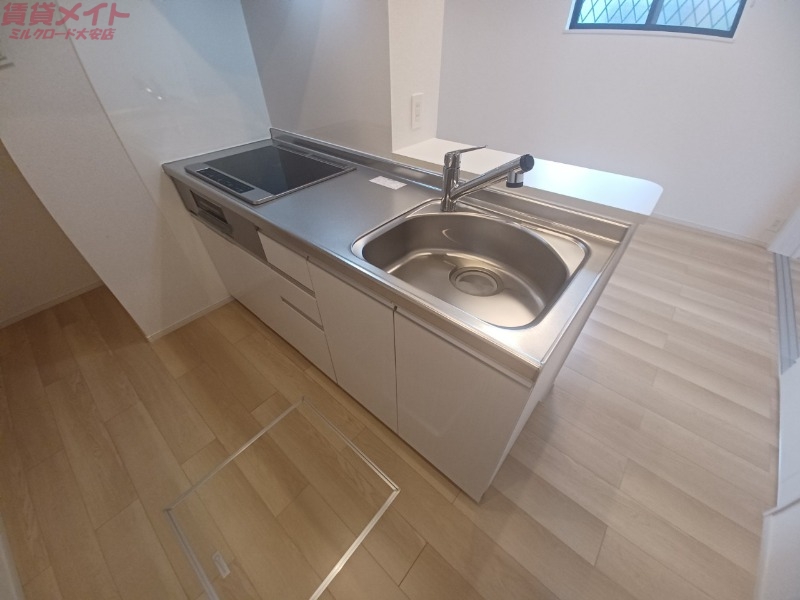 キッチン　同型反転部屋写真です。