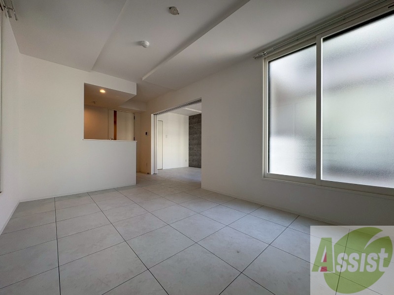 居室・リビング　フローリングと壁のカラーが明るい雰囲気ですね！