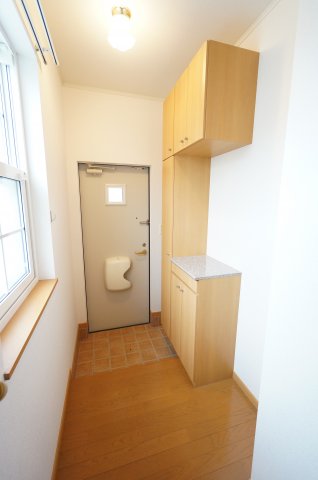 玄関　※同タイプの写真になります。