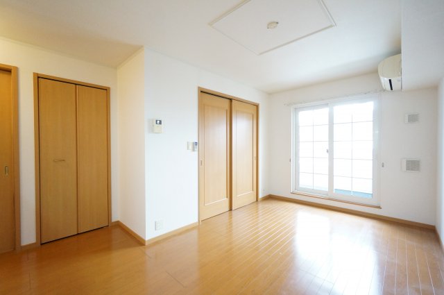 居室・リビング　※同タイプの写真になります。