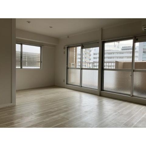 居室・リビング　室内