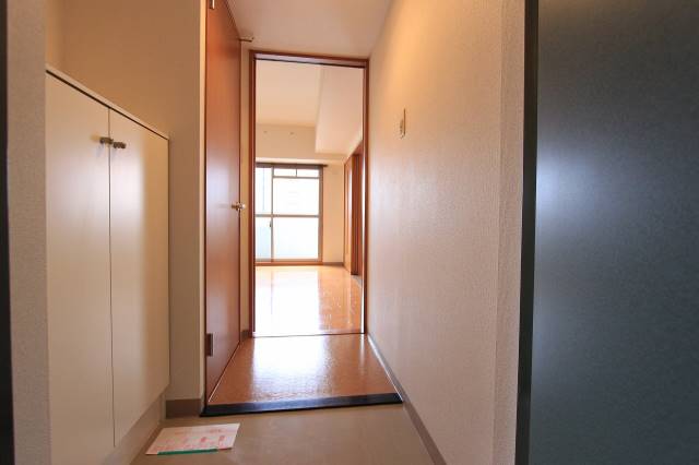 玄関　玄関も広く使えます