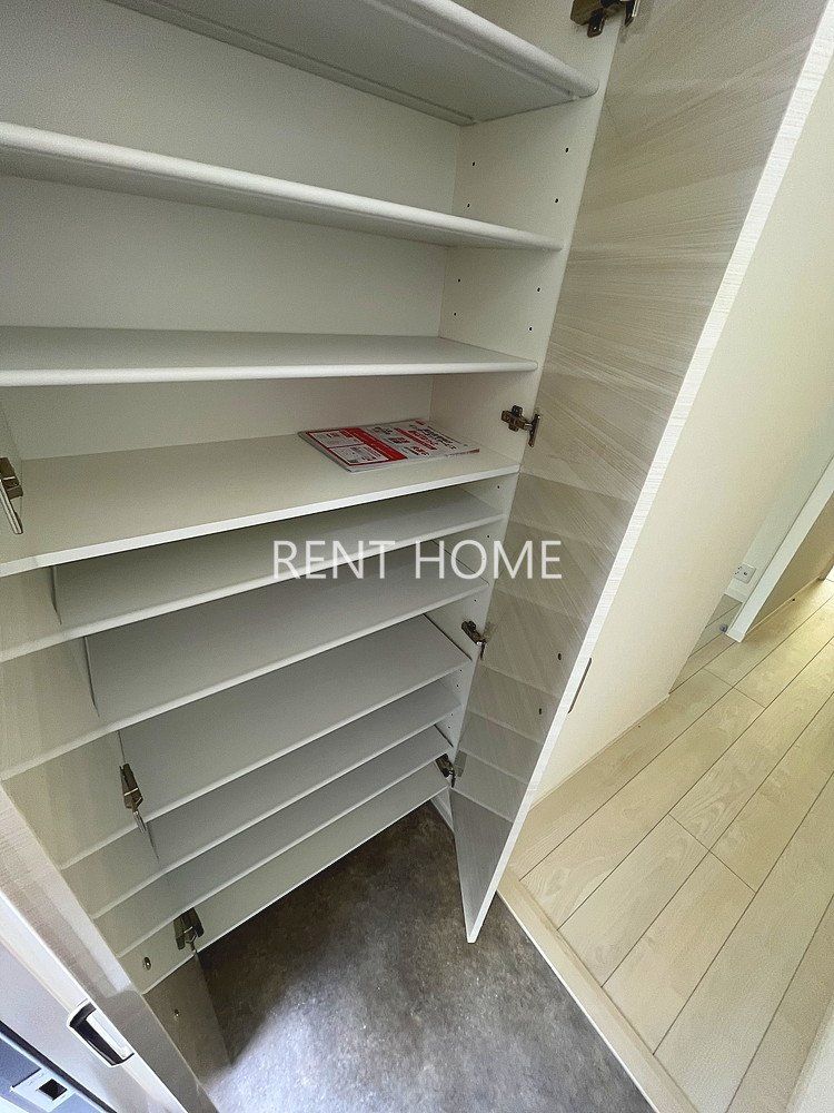 玄関　シューズボックスあります