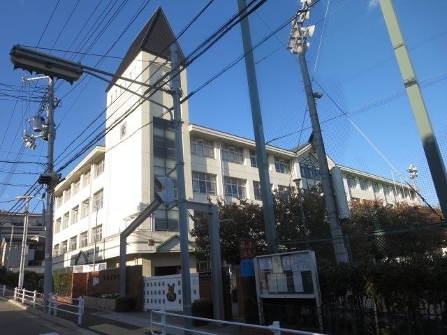 小学校　神戸市立六甲小学校（小学校）まで722m