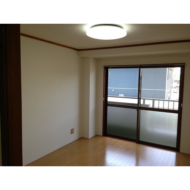 居室・リビング　フローリング仕様のお部屋