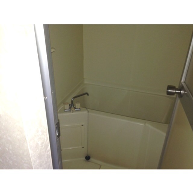 バス・シャワールーム　ゆったりくつろげるお風呂です。