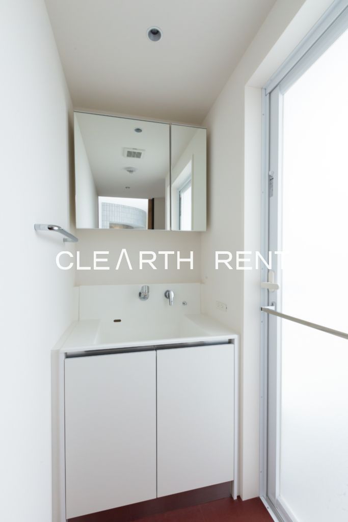 洗面設備　スタイリッシュな独立洗面台