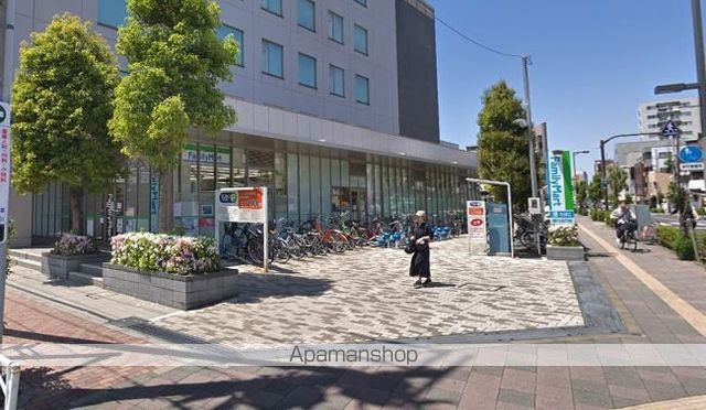 コンビニ　ファミリーマート（コンビニ）まで225m