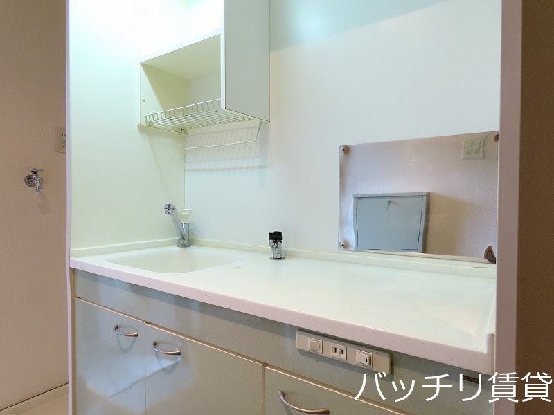 キッチン　同型タイプの為現状を優先致します。