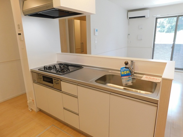 キッチン　システムキッチン（3口）