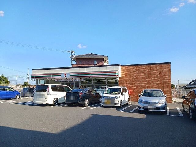 コンビニ　セブンイレブン（コンビニ）まで550m