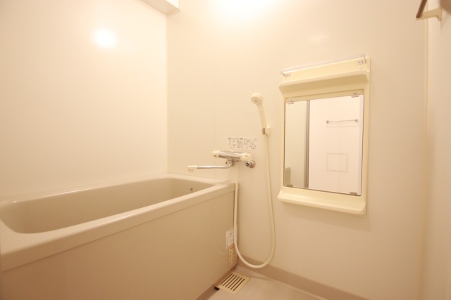 バス・シャワールーム　※別室の参考写真の為、現況優先です。