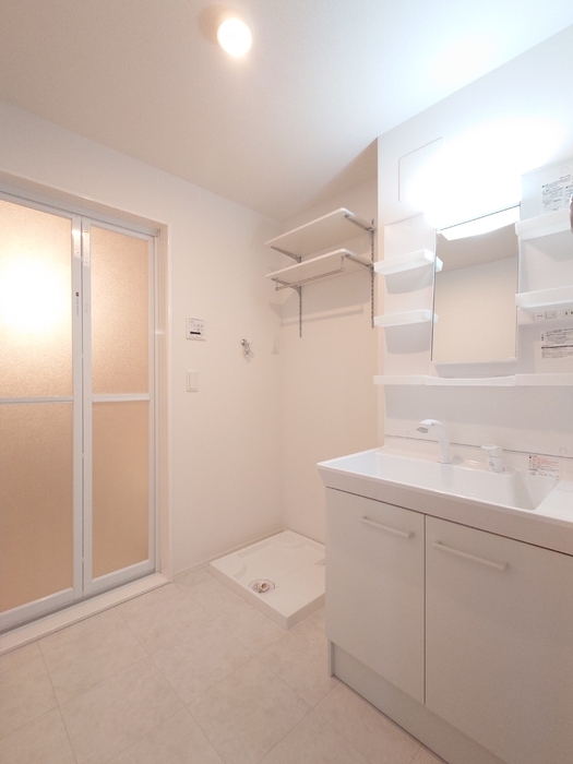 洗面設備　カラー異なる場合があります