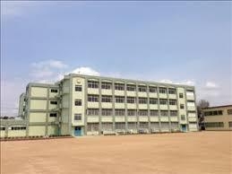 小学校　神戸市立高津橋小学校（小学校）まで704m