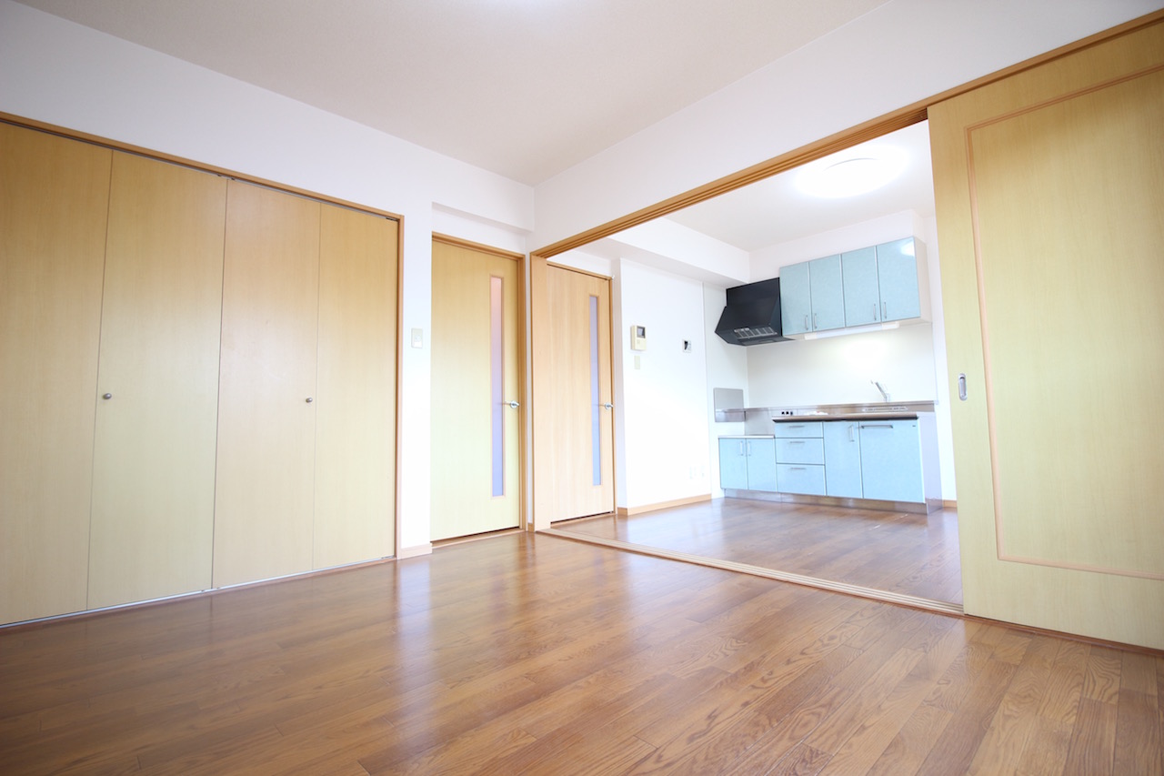 その他　DK・洋室　全室照明器具付き（写真は別室）