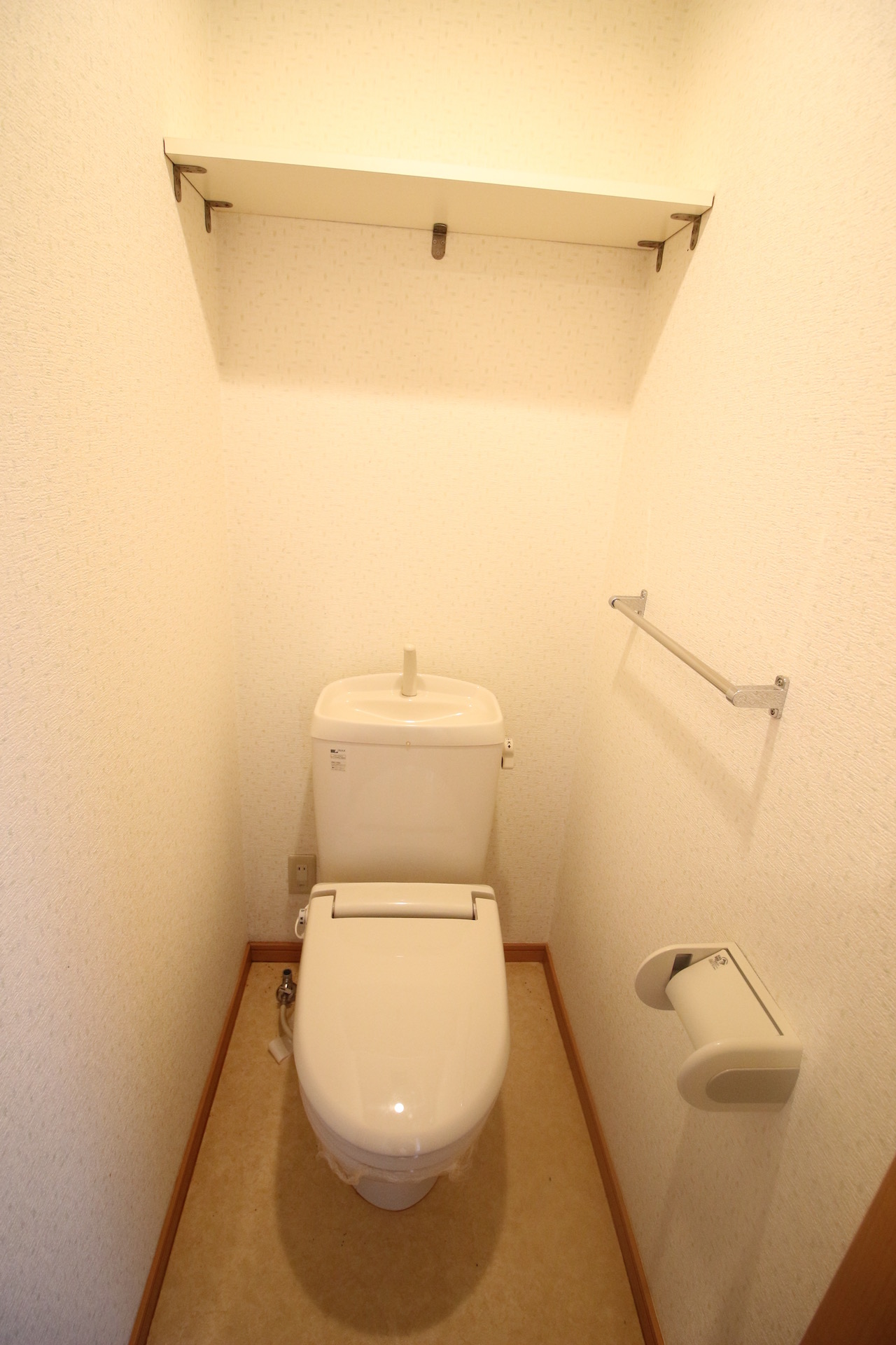 トイレ　暖房便座トイレ（写真は別室）