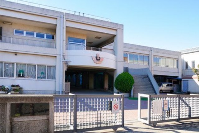 中学校　川崎市立高津中学校（中学校）まで806m