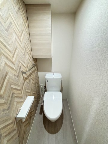 トイレ　☆温水洗浄・暖房便座付きトイレです☆