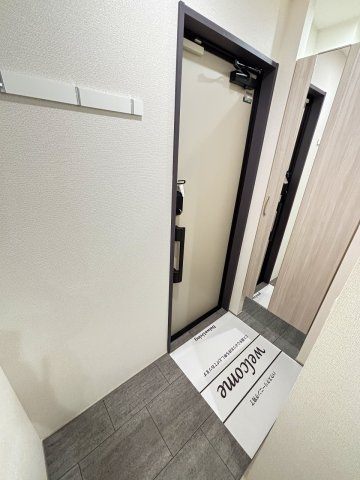玄関　☆姿見付きシューズボックスがあります☆