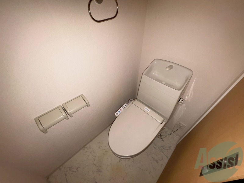 トイレ　こちらはトイレになります。ウォシュレット機能付です。