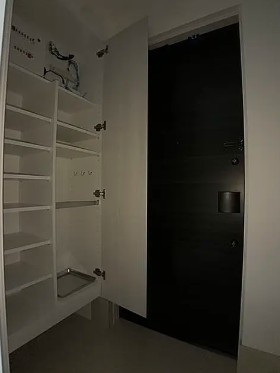 玄関　※別部屋参考写真