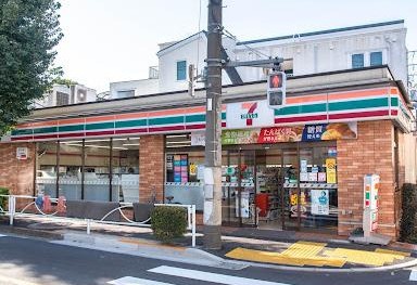 コンビニ　セブンイレブン上目黒5丁目店（コンビニ）まで398m