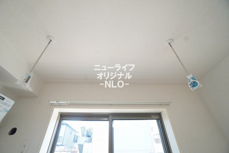 その他設備　雨の日にも安心してお洗濯ができる室内物干し付☆