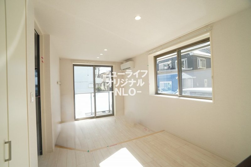 居室・リビング　小上がりを活用して空間を使い分けることができます☆