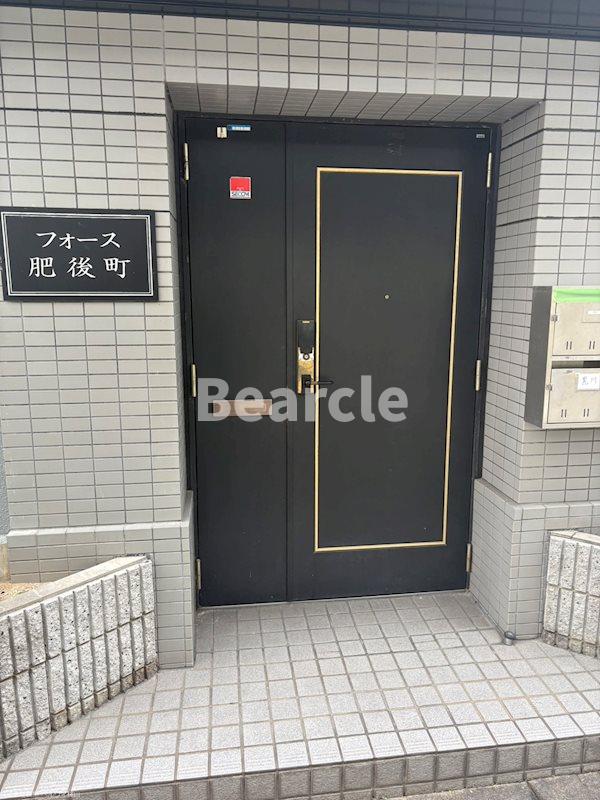 エントランス　落ち着いたエントランスです
