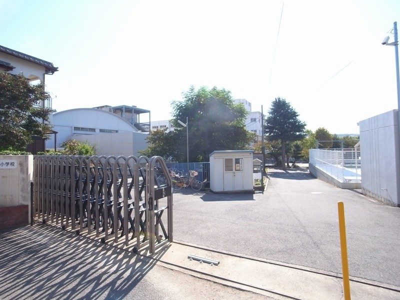小学校　川西市立多田小学校（小学校）まで501m