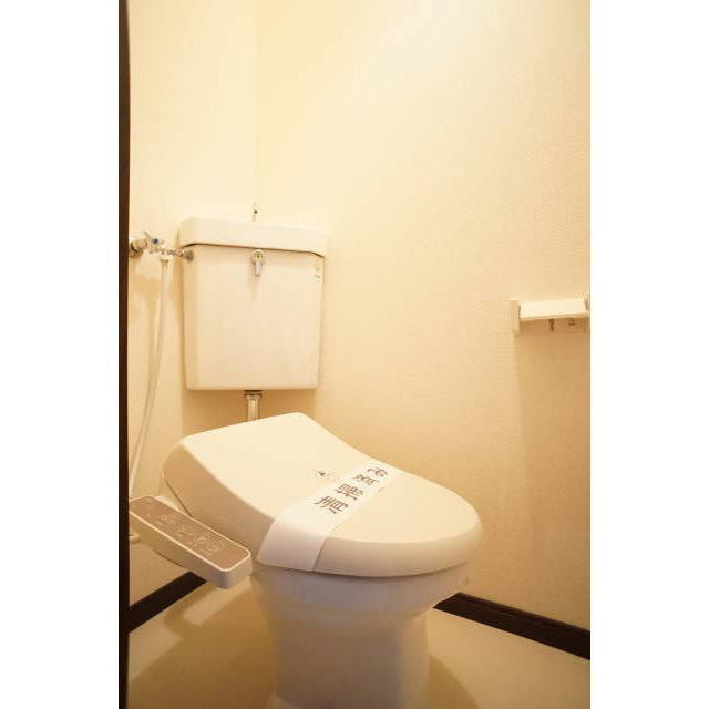 トイレ　嬉しい多機能便座付きトイレ