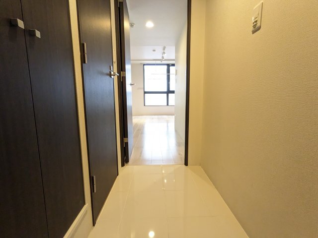 玄関　★玄関から居室の窓にまっすぐにつながる廊下で風通しが良いです