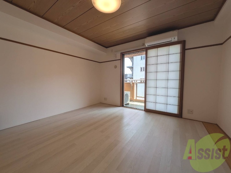 居室・リビング　リフォームされた広々としたお部屋。ゆっくりできそうですね。
