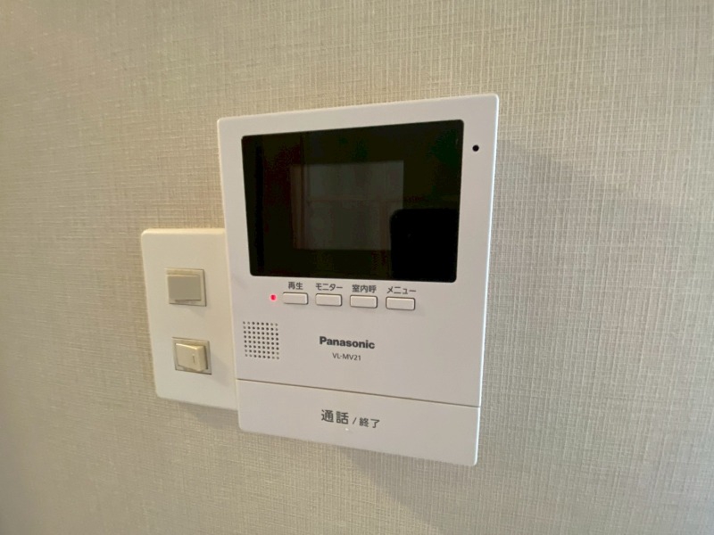 セキュリティ　ＴＶモニター付インターホンです。来客者の顔が見えるので安心！